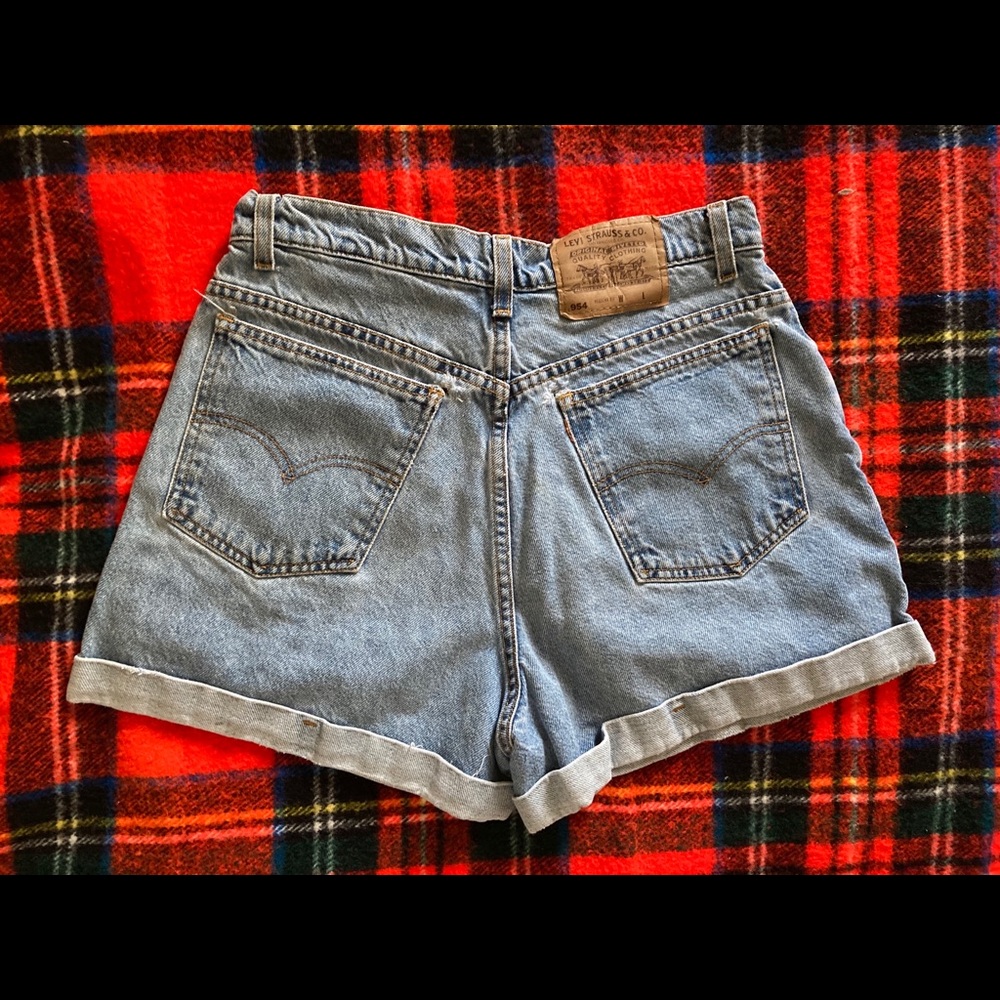VTG Levi’s 954 broken-in mom-jean denim shorts